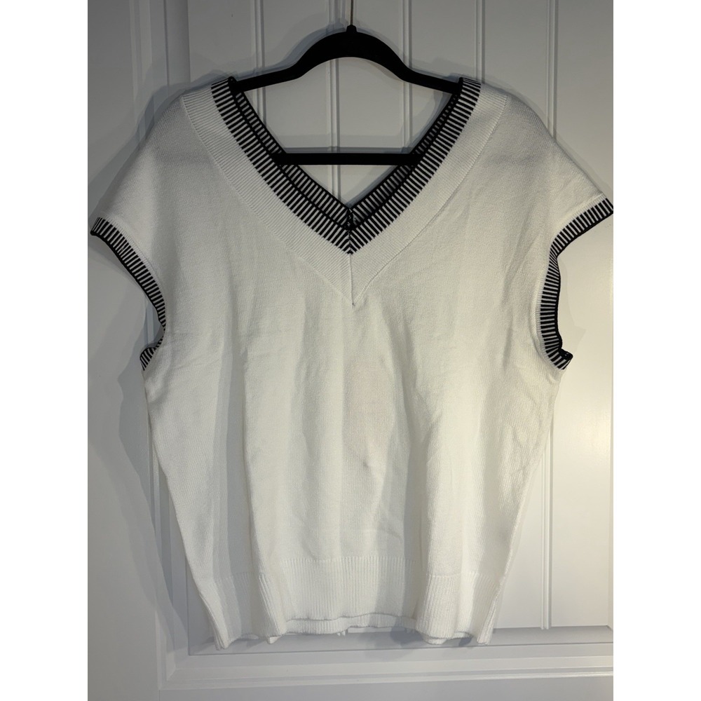 Dokotoo White‎ V-Neck Sweater Vest Women's L Black Contrast Trim Knit Top